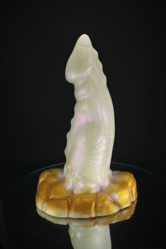 Vulceres, the Molten Dragon [Medium]